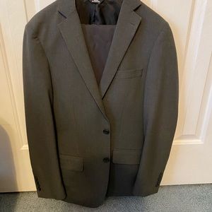 Haggar 2 piece grey Suit